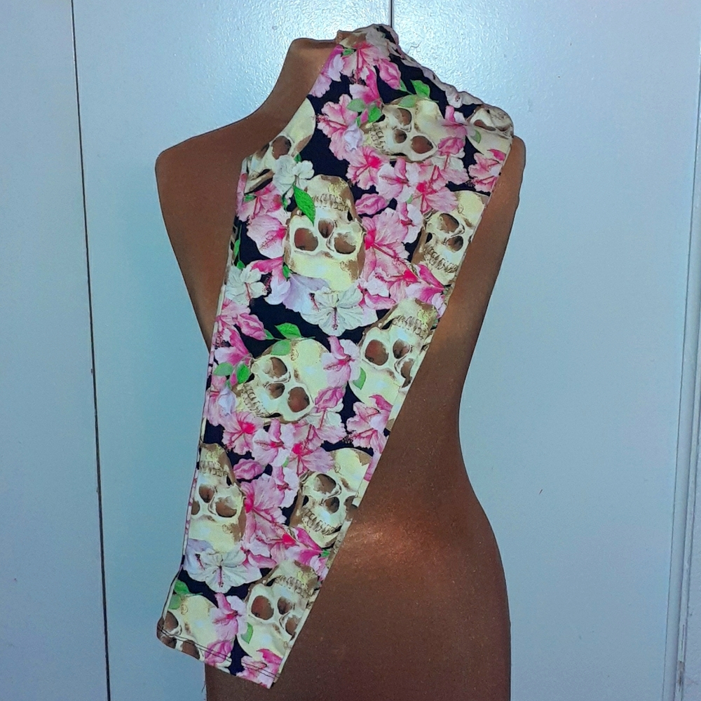 Skull and Flowers Capri Leggings